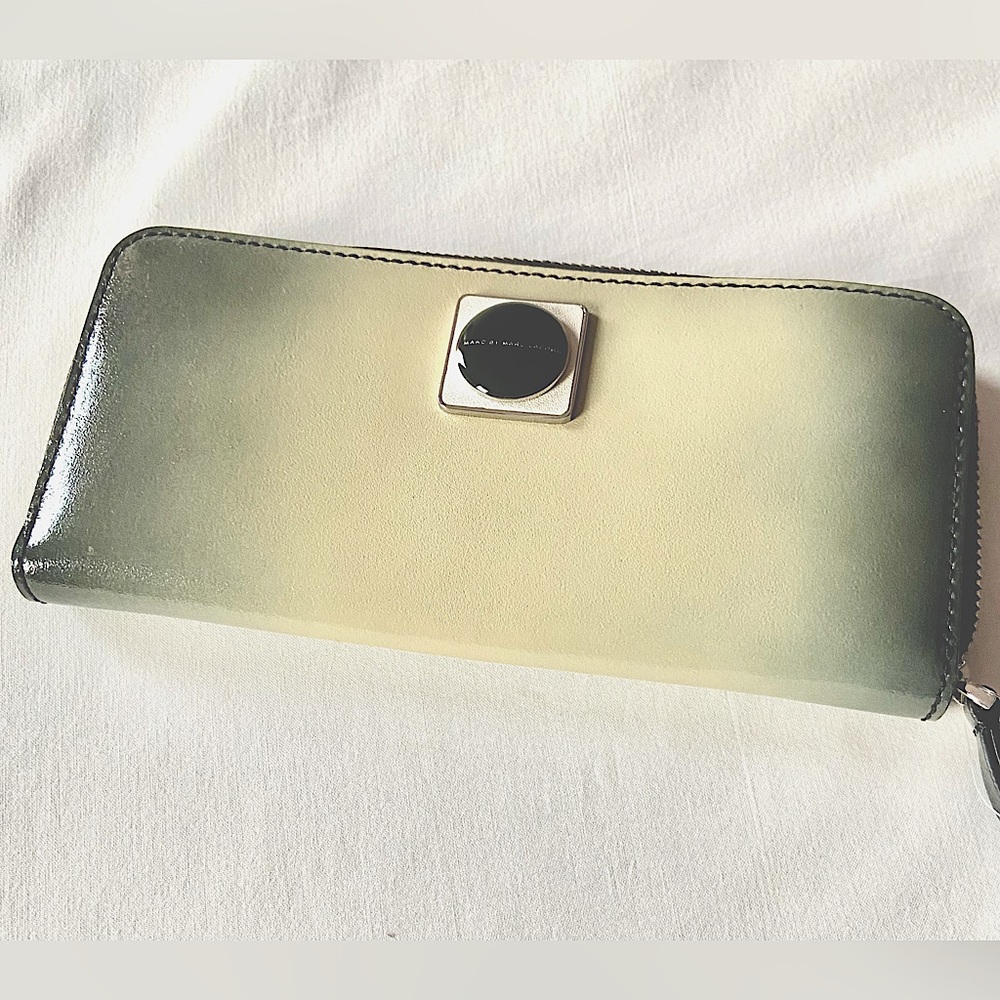 Marc by Marc Jacobs   Zippered wallet Aunthentic not copy !! Functional style